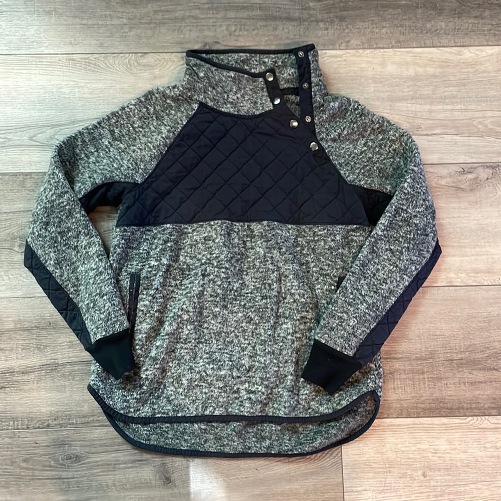 Abercrombie asymmetrical snap fleece, size M